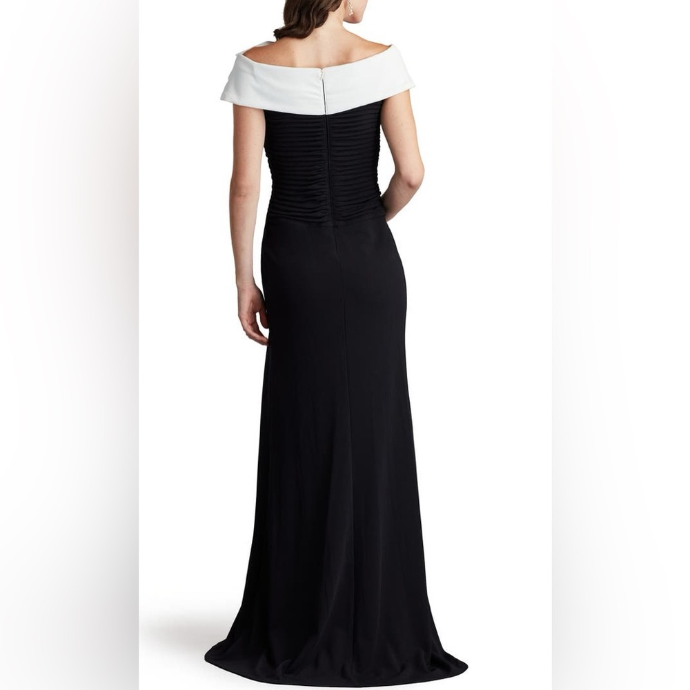 Tadashi Shoji
Bow Detail Colorblock Gown - Picture 3 of 11